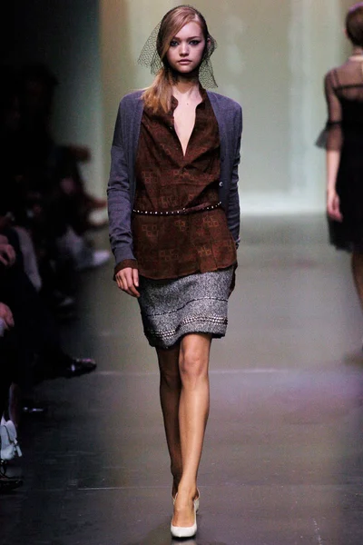 Look 10